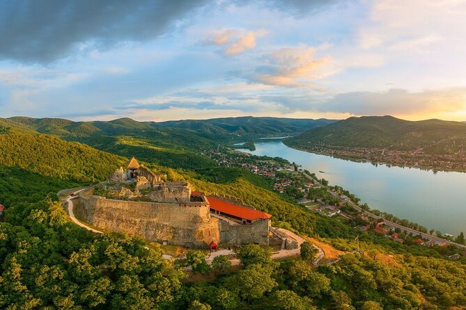 Budapest Hike to Visegrád Castle w or wo Sauna/Danube beach - Snacks, Lunch on Your Own, and How to Plan Your Eating