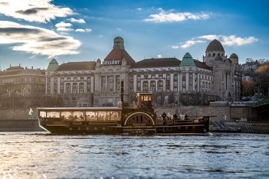 Budapest: Historic Cruise with Welcome Drink - The Route in About an Hour: Big Sights, Tight Timing