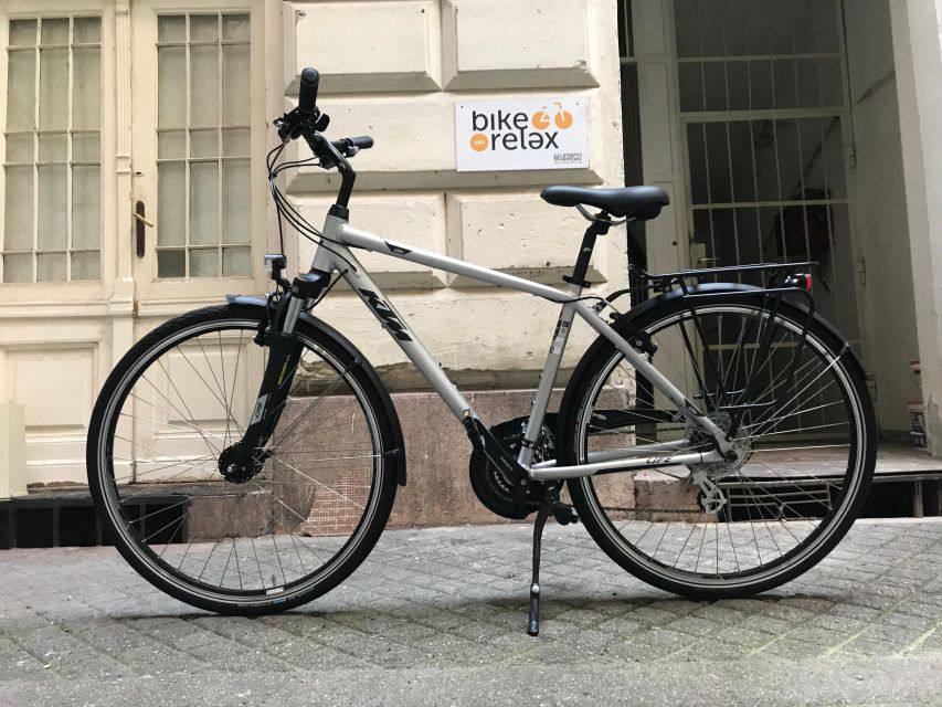 Budapest: Historic Downtown Bicycle Ride with Scenic Views - Chain Bridge to Buda: Crossing for Matthias and Fisherman’s Bastion Views