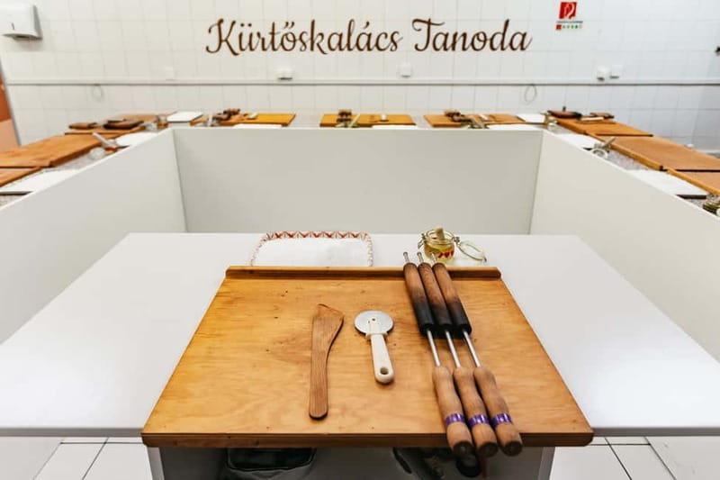 Budapest: Hungarian Chimney Cake Workshop in the City Center - Price and value: is $40 worth one hour?