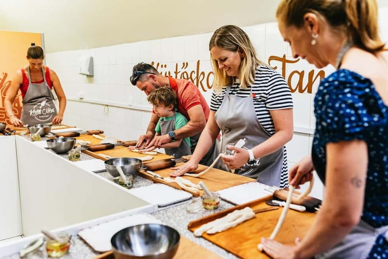 Budapest: Hungarian Chimney Cake Workshop in the City Center - Who should book, and who should skip this