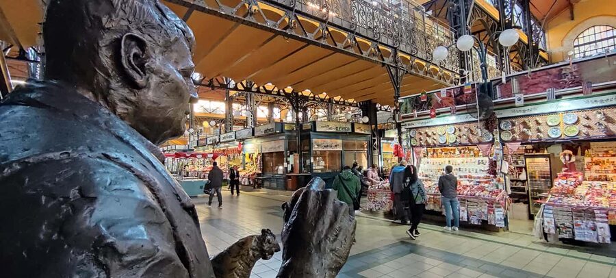 Budapest: Hungarian Cuisine in the Market Hall (german) - The guided walking portion: how Hungarian cuisine connects to everyday shopping