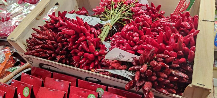 Budapest: Hungarian Cuisine in the Market Hall (german) - Finding your starting point at Csarnok tér 1 (and getting the most from the first minutes)