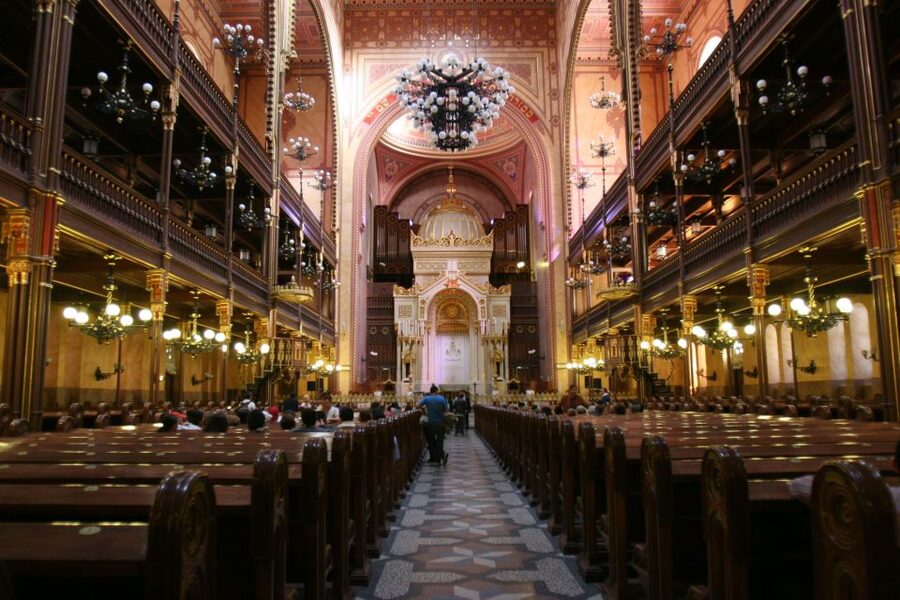 Budapest: Jewish Heritage Guided Tour with Synagogue Ticket - What this walking tour really gives you in Budapest