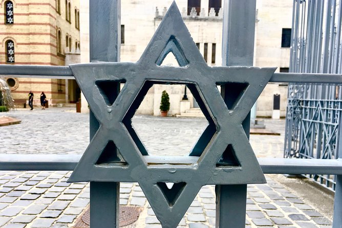 Budapest Jewish Heritage: Synagogues, Shoes, Secrets & Flódni - Inside the WWII Jewish Quarter, Wall Remnants and Ghetto Secrets