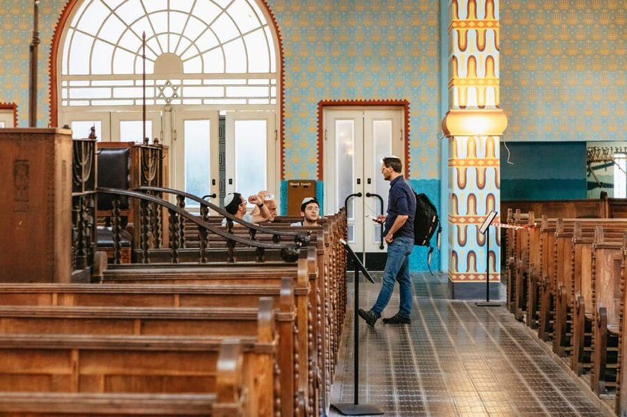 Budapest: Jewish History Guided Walking Tour with Historian - Gozsdu Passage, ruin pub hints, and Budapest street art clues