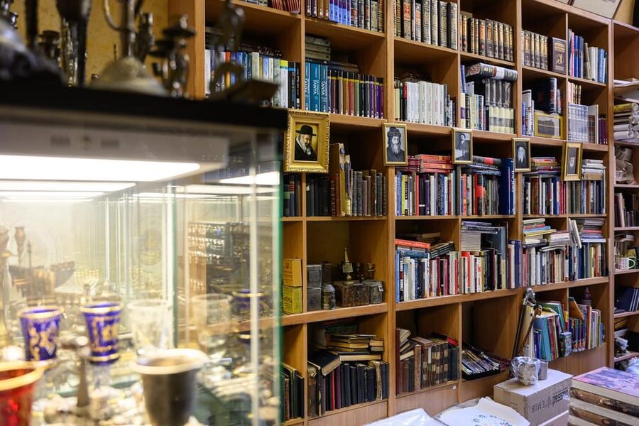 Budapest: Jewish History with Local Guide & Synagogue Ticket - Why Budapest’s synagogue triangle matters