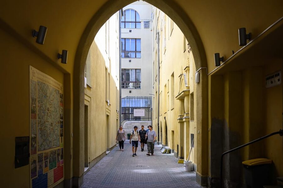 Budapest: Jewish History with Local Guide & Synagogue Ticket - The Jewish Quarter and ghetto wall fragments you can’t get from a brochure