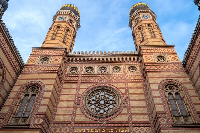 Budapest (Jewish Quarter) Scavenger Hunt and Self-Guided Tour - Stop 1: Dohany Street Synagogue, Where the Game Starts