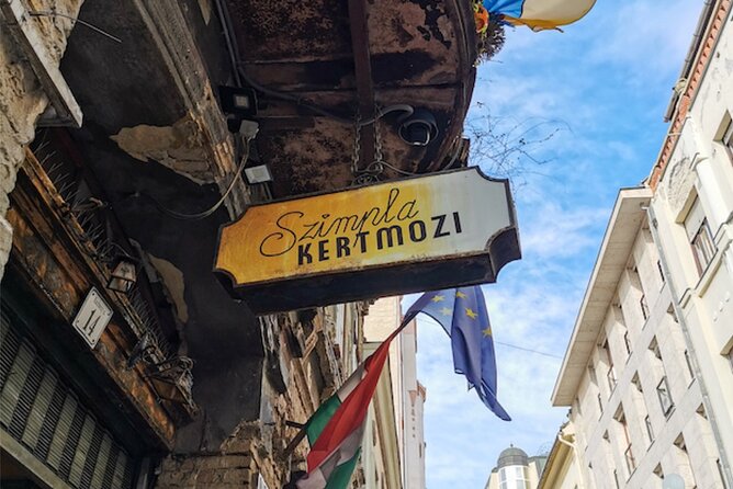 Budapest (Jewish Quarter) Scavenger Hunt and Self-Guided Tour - Stop 2: Gozsdu Udvar, Puzzles and a Natural Break