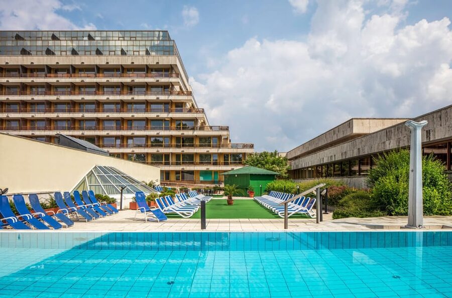 Budapest: Margaret Island Day Spa Entry Ticket - Towels, locker rooms, and the staff vibe that makes the day easier