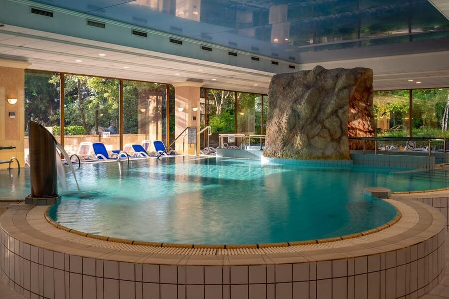 Budapest: Margaret Island Day Spa Entry Ticket - Food and drinks: plan around the fact that your entry ticket is just for bathing