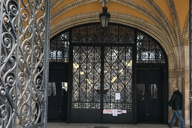 Budapest Market Tour & Home Cooking Class with local Chef & Guide - Should you book this Budapest Market Tour and Home Cooking Class?