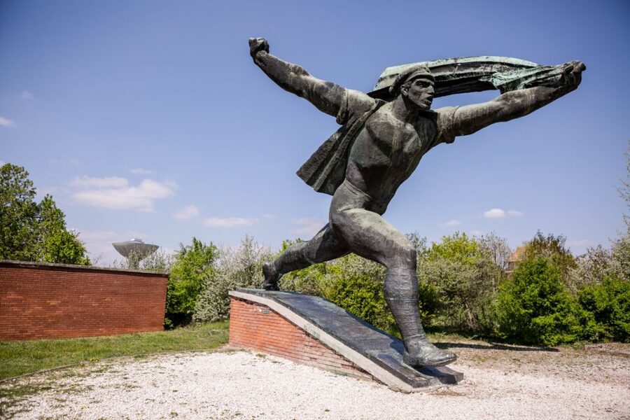 Budapest: Memento Park and Icons of Communism Guided Tour - How the guide connects ideology, law, and everyday intimidation