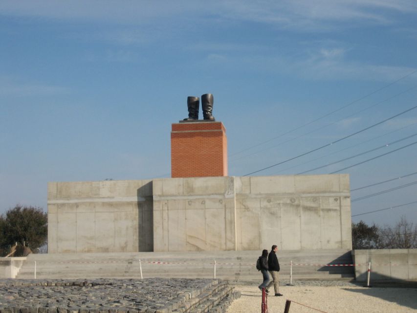 Budapest: Memento Park and Icons of Communism Guided Tour - The transfer time is part of the story, not dead time