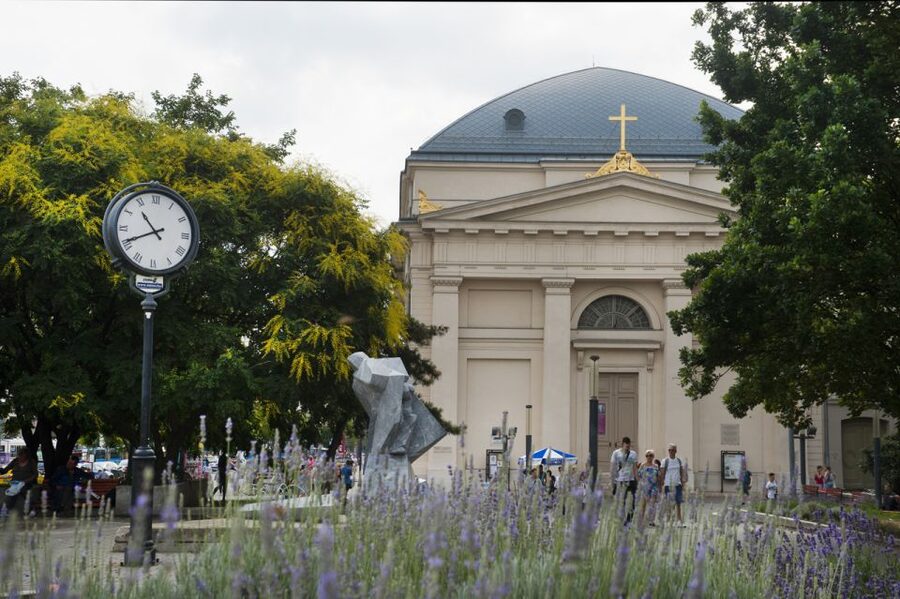 Budapest: Multilingual Highlights Tour - Liberty Square: The Monuments That Explain the 20th Century