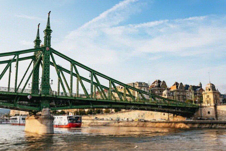 Budapest: Nighttime or Daytime Sightseeing Cruise - Onboard experience: covered comfort, audio help, and the bar