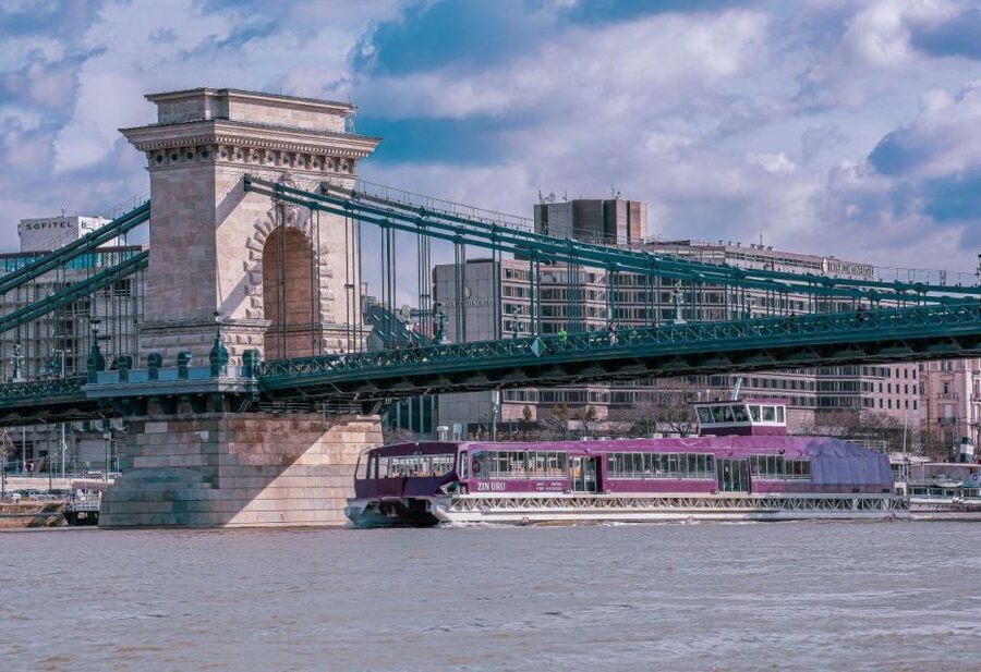 Budapest: Nighttime or Daytime Sightseeing Cruise - Weather and comfort tips that make the difference