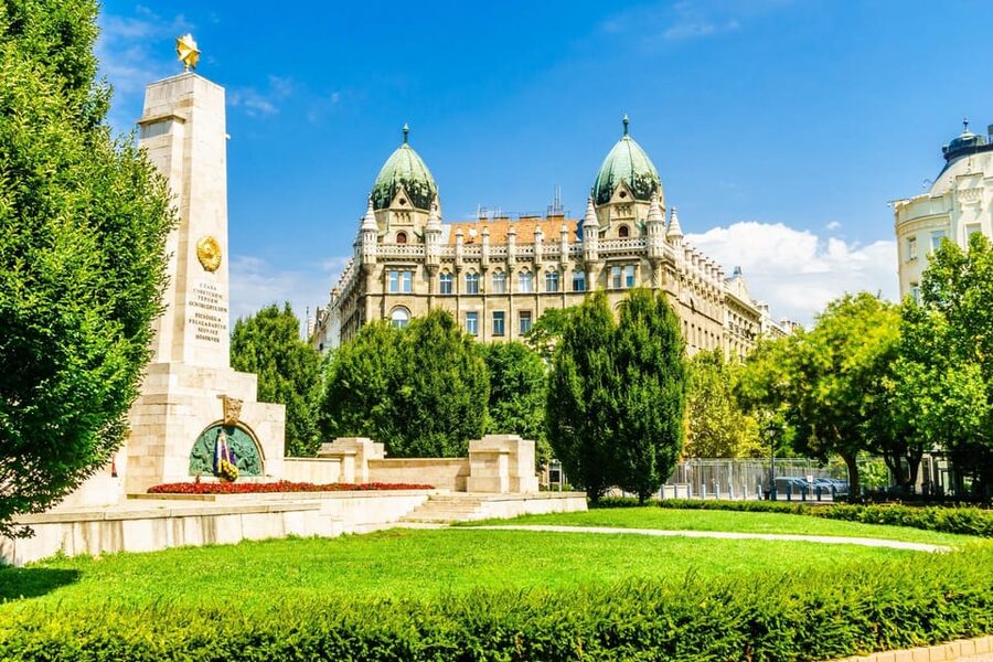 Budapest Old Town and Top Attractions Private Walking Tour - Price and Value: $116 for a Guide Who Actually Guides