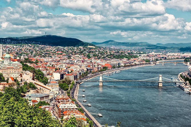 Budapest Overview Private tour - Snacking and coffee at Strudel House, plus the transit pass for after