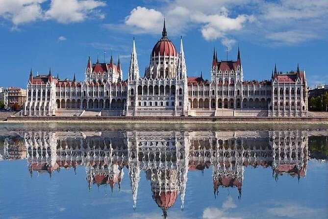 Budapest Parliament Audio Guide Tour with Danube Cruise - The cruise: how the Danube night views actually feel