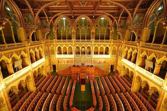 Budapest Parliament Audio Guide Tour with Danube Cruise - What is included on the boat: drinks, Wi-Fi, and 30-language commentary