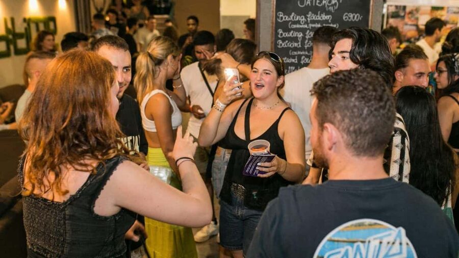 Budapest: Party District Bar-Hop with 2hr Unlimited Drinks - The 20:00 start at Many Time Bar, then out into the night