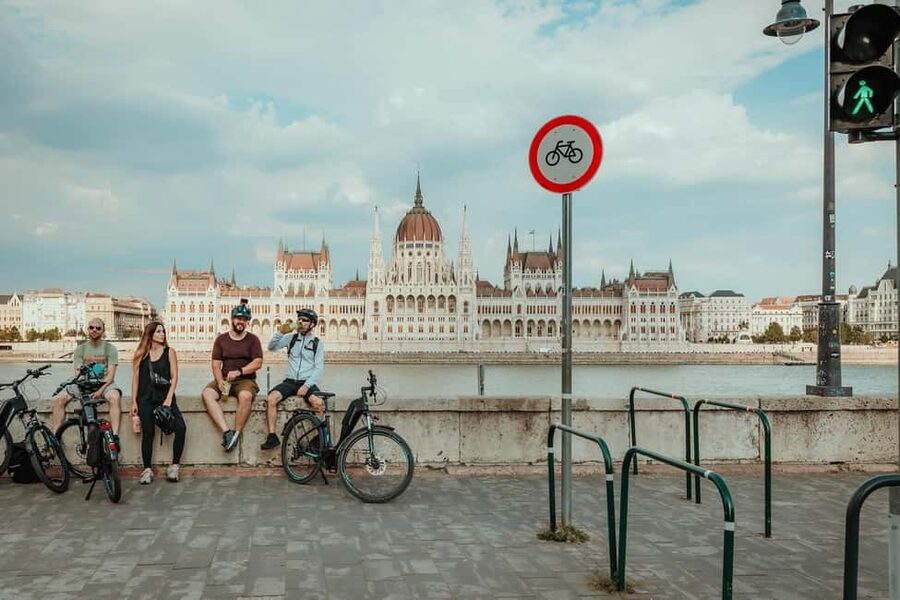 Budapest Peaks: Off-Road eBike Tour - Stop by stop: Hármashatárhegy to Károly Guckler viewpoint