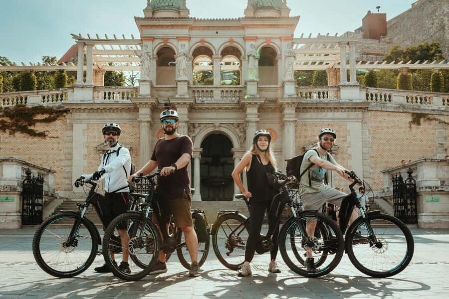 Budapest Peaks: Off-Road eBike Tour - Getting started at Várkert rakpart, and meeting the bikes fast