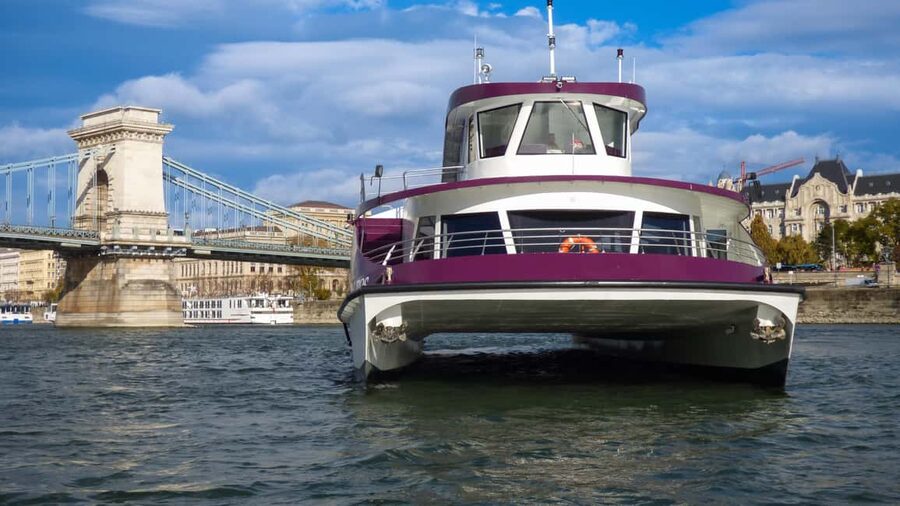 Budapest: Pizza Cruise - Pizza onboard: choices, timing, and how filling it feels