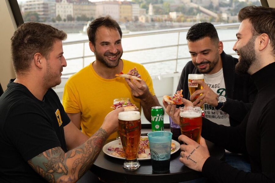Budapest: Pizza Cruise - Service and how it affects your hour