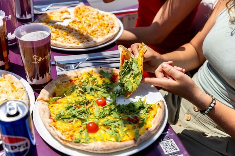 Budapest: Pizza Cruise - Where you meet at Silverline near Elizabeth Bridge