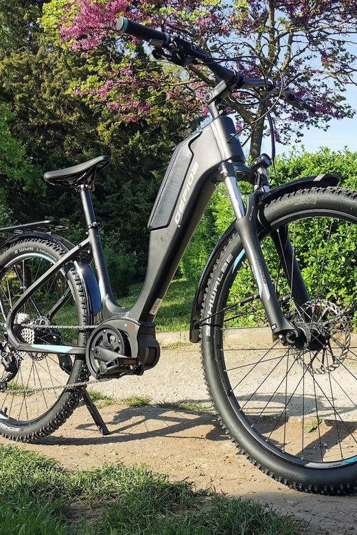 Budapest: Premium E-Bike Rental - Premium e-SUV e-bikes, picked up in the Deák Ferenc tér area