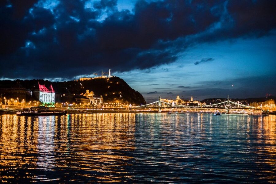 Budapest: Premium Sightseeing Cruise with Tokaj Frizzante - A 1 hour Danube cruise that feels like an upgrade