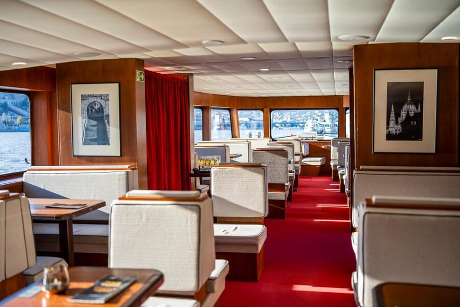 Budapest: Premium Sightseeing Cruise with Tokaj Frizzante - Drinks onboard: the welcome Tokaj moment and bar value