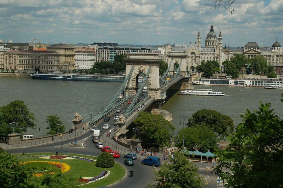 Budapest: Private 3-hour Guided City Tour by Bus - Two Sides of Budapest in One 3-Hour Loop