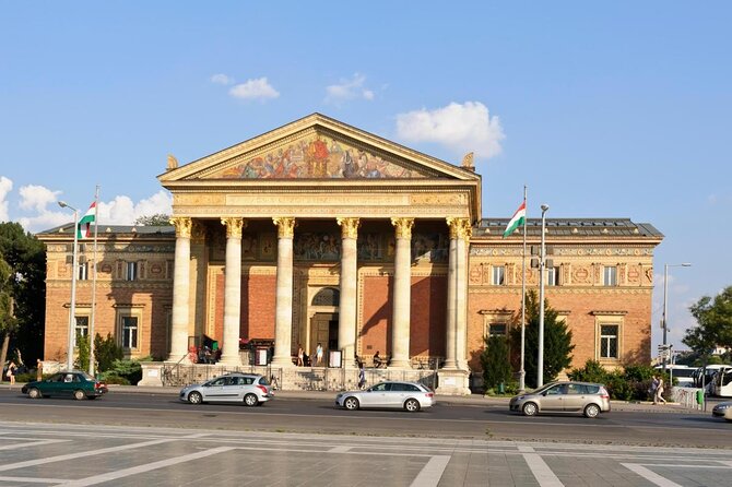 Budapest Private 4 Hour City Tour Experience with a car / van - Key things that make this private tour work