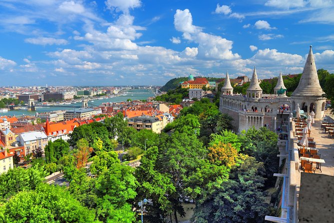 Budapest: Private 4-Hour Walking Tour with a Local - St. Stephen’s Basilica and Castle Hill, where the viewpoint logic matters