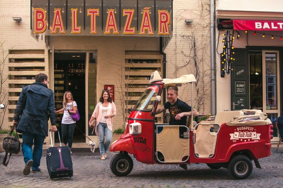 Budapest: Private City Tuk-Tuk Tour & Boat Cruise - Price and value: what $159 gets you in real time