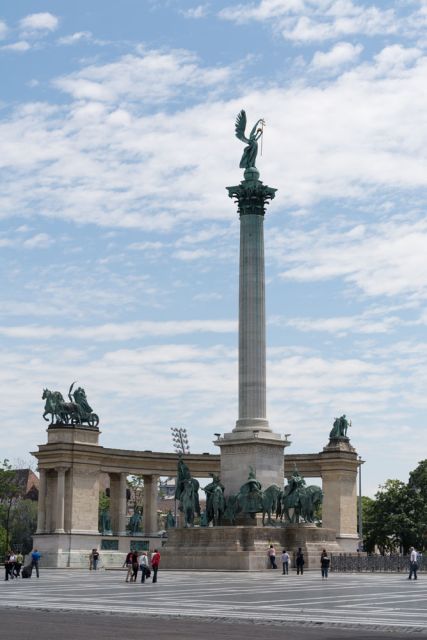 Budapest: Private City Tuk-Tuk Tour & Boat Cruise - How the tuk-tuk ride feels: open-air views, quick stops, and comfort