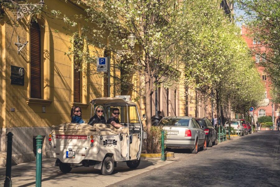 Budapest: Private City Tuk-Tuk Tour & Boat Cruise - How the guide explains Buda and Pest unification