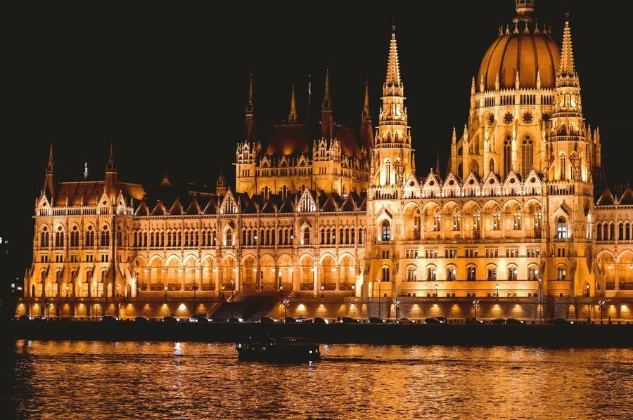 Budapest: Private Danube Yacht Cruise with Welcome Drink - Parliament, Royal Palace, and Chain Bridge, What You’ll See From the Water