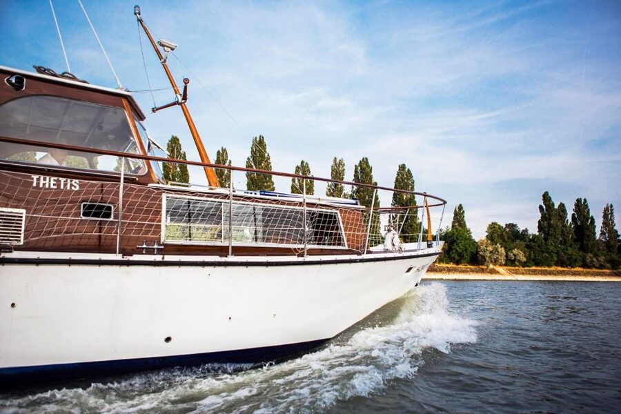 Budapest: Private Danube Yacht Cruise with Welcome Drink - What You Pay, and When This Private Yacht Is Actually Good Value