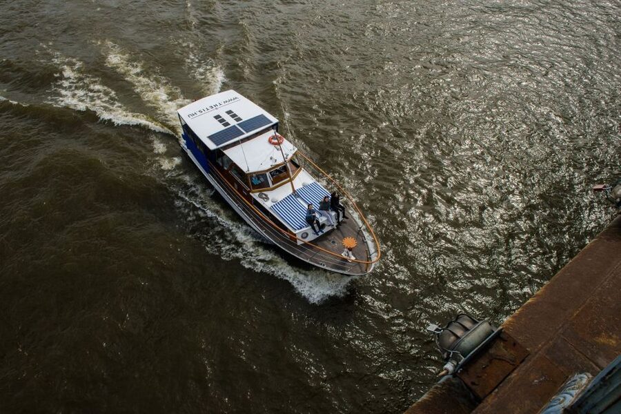 Budapest: Private Danube Yacht Cruise with Welcome Drink - From Erzsébet Bridge to Sunset Skies, How the Timing Works