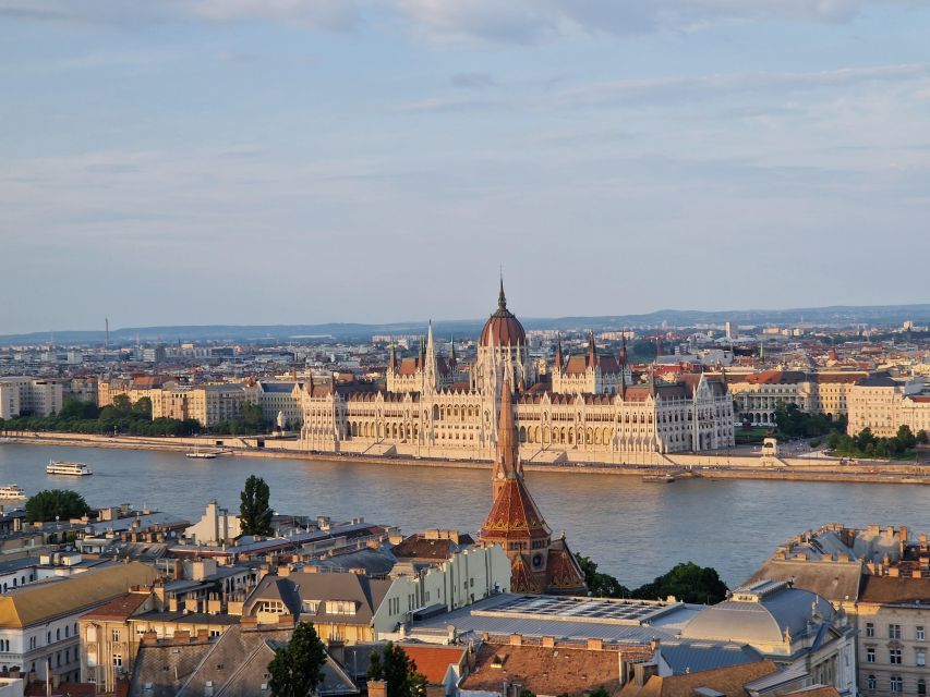 Budapest: private deluxe tour with a native, in Spanish - A 4-hour route that hits the big moments without feeling like a checklist