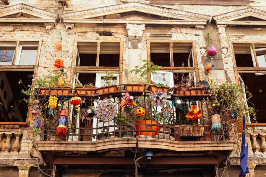 Budapest: Private Food Tour – 10 Tastings with Locals - Jewish Quarter Highlights and Great Synagogue Views Between Bites