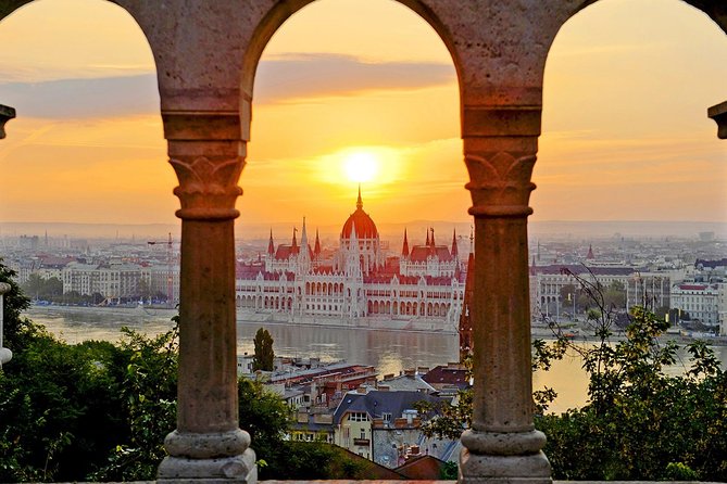 Budapest Private Full Day City Tour with a comfortable air -conditioned car - Central Market Hall and the Great Synagogue: Taste and Culture Cues