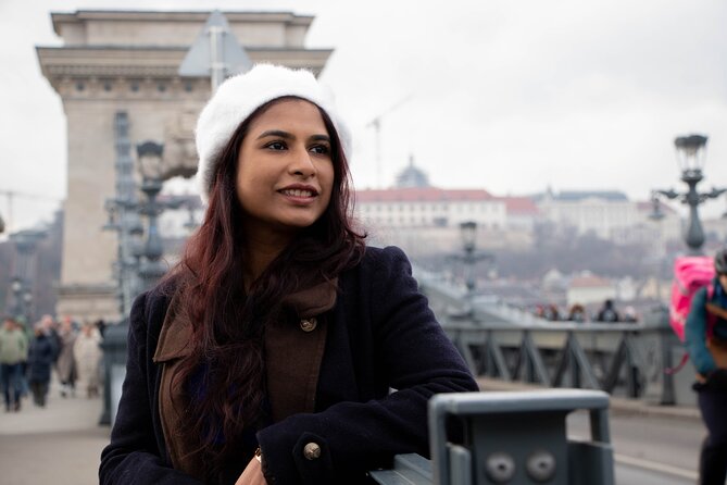 Budapest Private Guided Tour with Photoshoot - Big(3hrs) - Danube Promenade Walk: Buda Castle and Gellért Hill in One Moving Picture