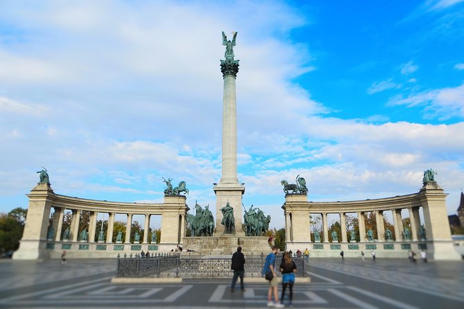 Budapest Private Luxury Sightseeing Tour with Guide and Transport - Parliament, St. Stephen’s Basilica, and the Danube riverfront viewpoints