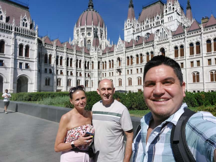 Budapest: Private Tour with a Local - Getting your bearings: meet-up, neighborhood walk, and first answers